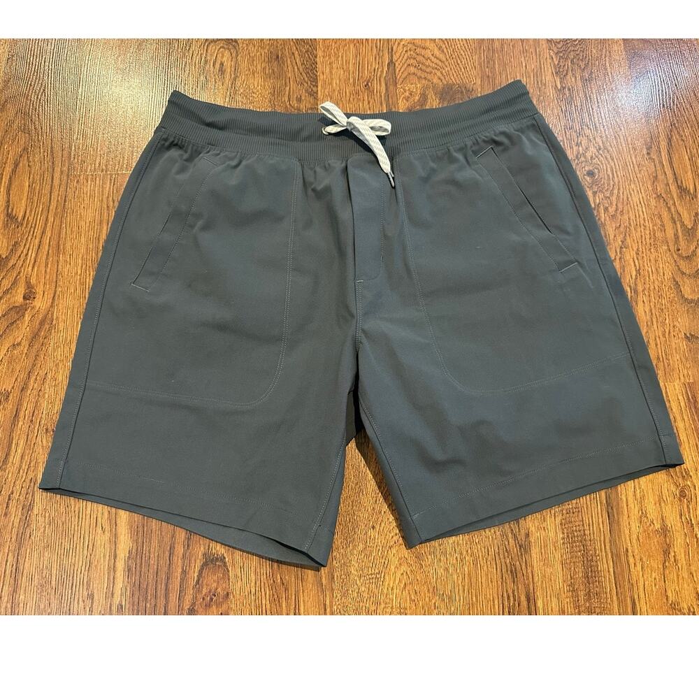 Vuori Kore Shorts Men’s Large Gray Unlined Athletic Gym Training Shorts